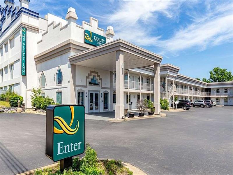 Standard - Quality Inn 76 Central